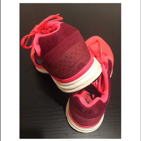 Nike shoes - Picture 3 of 3